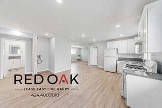 Building Photo - 923-924 W 75th St