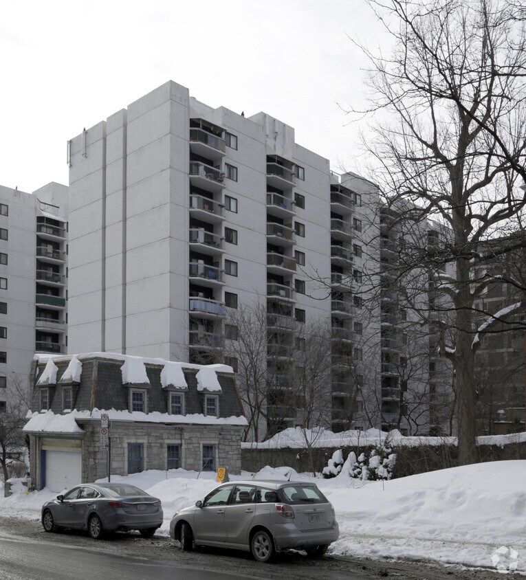 Place Simpson Apartments 3480 Simpson Montréal, QC