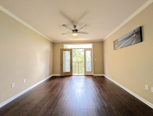 Photo - 1x1 Updated flooring & appliances. Includes balconette & washer & dryer Apartment