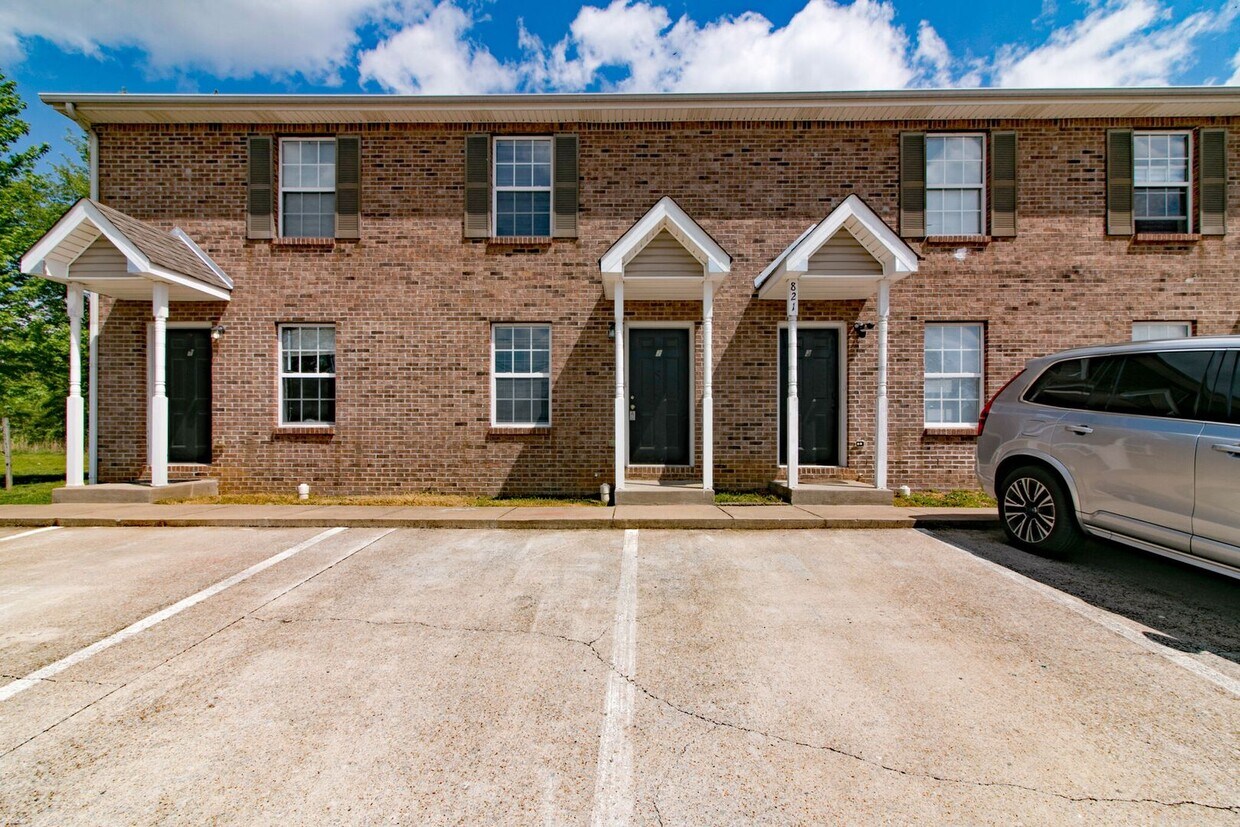 Foto principal - 821 Oak Arbor Ct