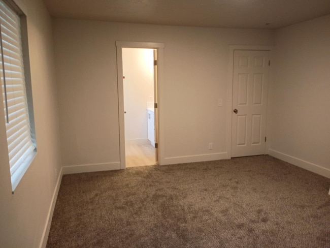 Building Photo - 1760 N 400 E