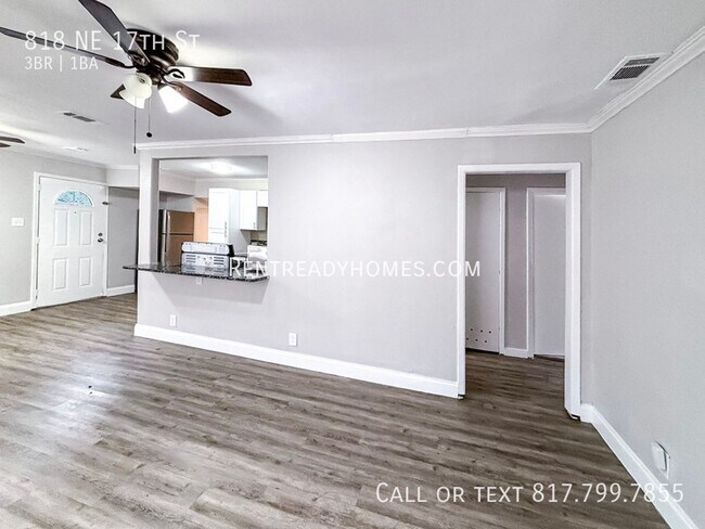 Foto del edificio - 818 NE 17th St