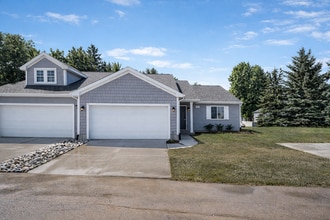 Building Photo - 1020 W Villas Dr