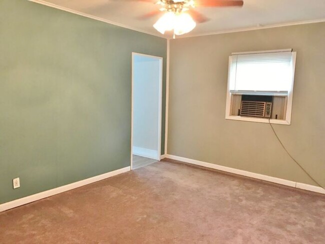 Building Photo - $1,295 | 2 Bedroom, 1 Bathroom House | PET...