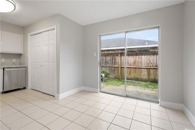 Building Photo - 40665 Ranch Rd