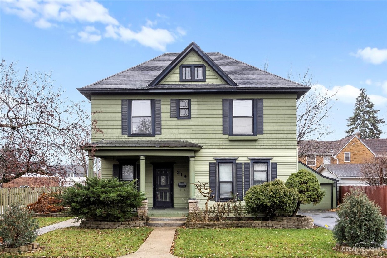 Primary Photo - 217 Washburn St