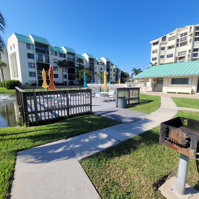 Building Photo - 2400 N Ocean Dr