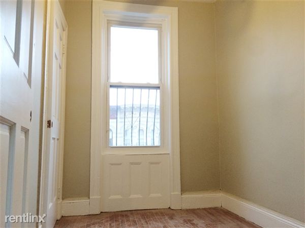 Building Photo - 294 Weirfield St