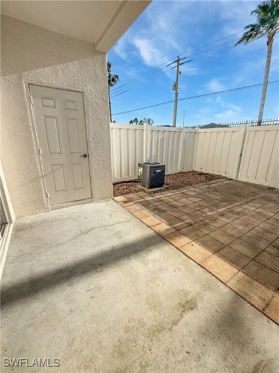 Building Photo - 3612 Pine Oak Cir