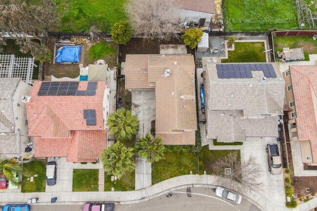 Building Photo - AVAILABLE NOW: HOME IN THE WESTERN EDGE OF...