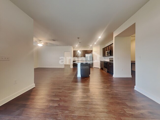 Foto del edificio - 3791 Lk Blf Lp