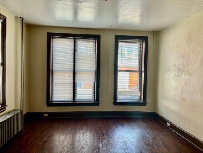Foto del edificio - Duplex For Rent