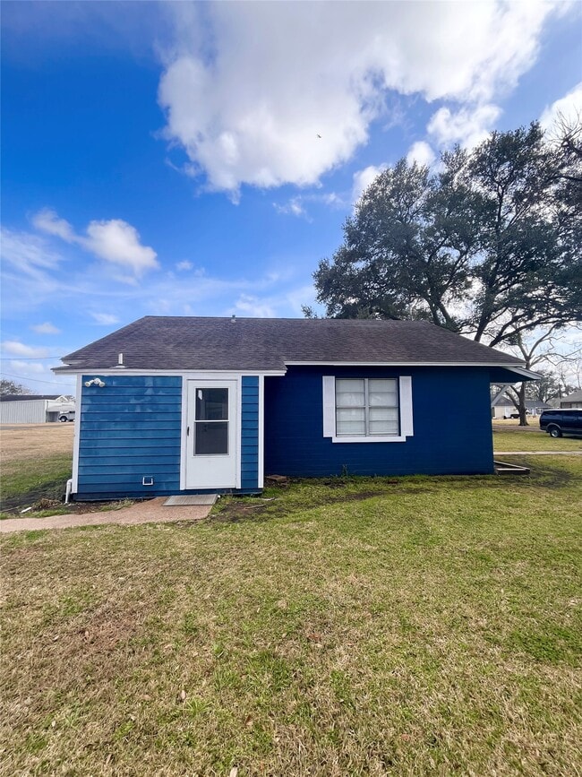 Building Photo - 1553 Dover St