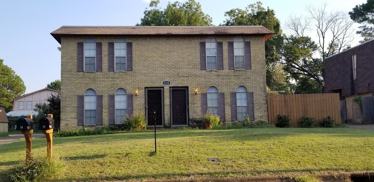 1930 West Sanford Street, Unit A Townhouse for Rent in Arlington, TX