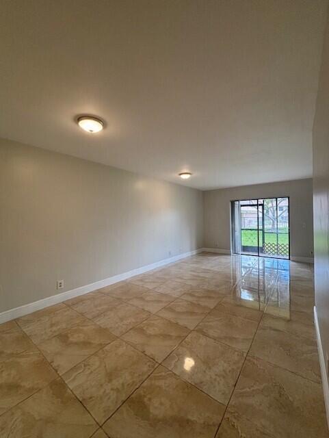 Building Photo - 6748 Palmetto Cir S