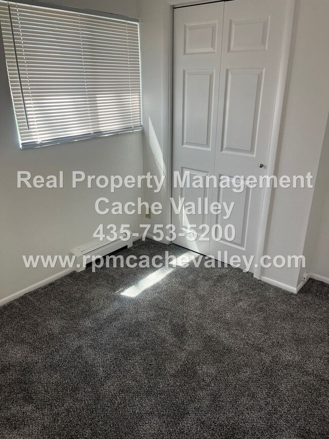 Building Photo - 410 N 200 W