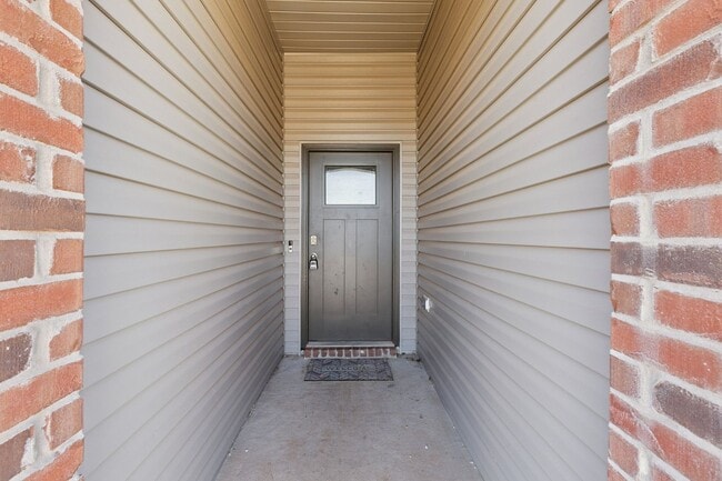 Building Photo - Stunning 4-Bed Home in Deer Creek Schools with Open Floorplan & Community Amenities