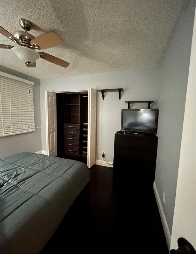Primary Photo - 2010 NW 188th Ave