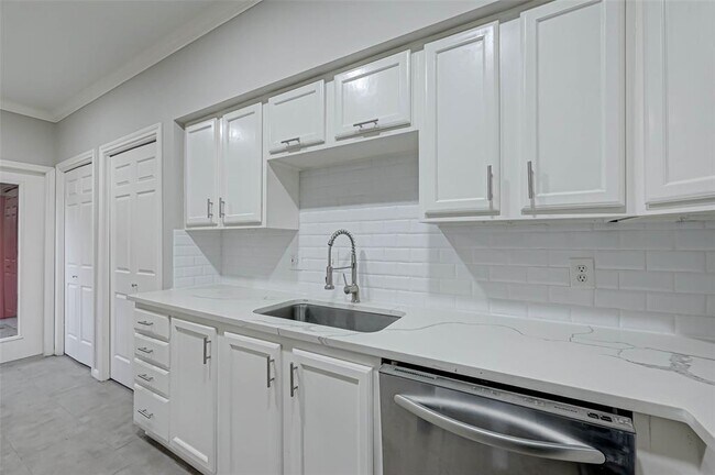 Foto del edificio - 2604 Bering Dr