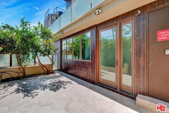 Foto del edificio - 1249 N Formosa Ave