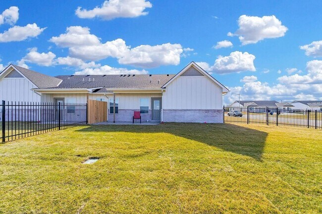 Foto del edificio - NEW Construction 3 Bedroom Townhome!