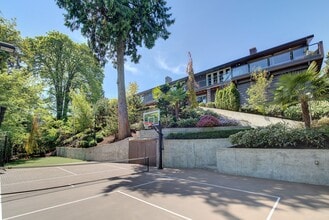 Building Photo - 914 88th Ave NE