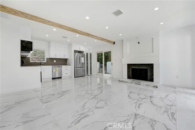 Building Photo - 2170 Sunset Plaza Dr