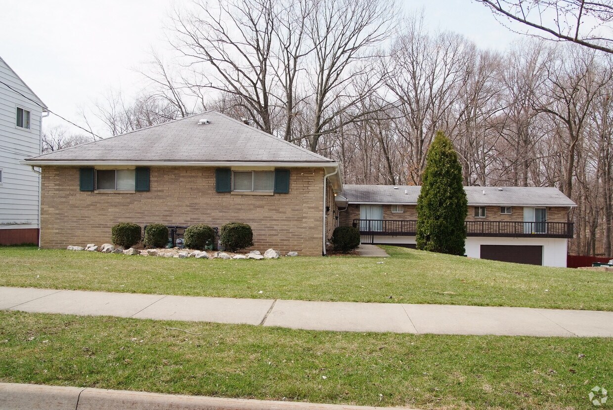 Building Photo - 450 Zahn Dr