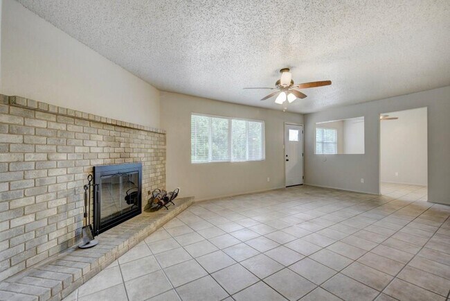 Building Photo - 202 Cloudview Dr