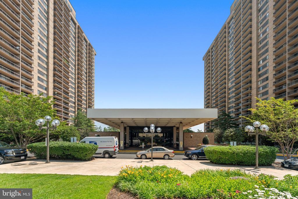 Primary Photo - 3701 S George Mason Dr