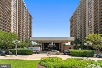 Building Photo - 3701 S George Mason Dr