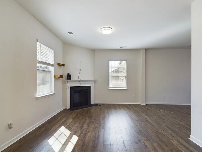 Foto del edificio - 5012 Jamie Sloop Ln