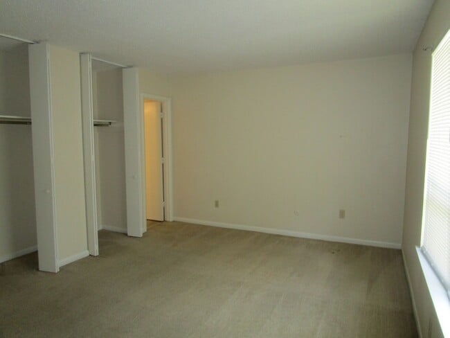 Building Photo - 251 Rast St