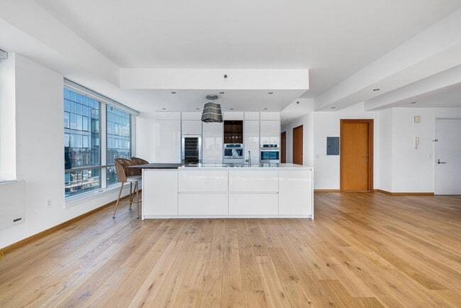 Building Photo - 440 Kent Ave