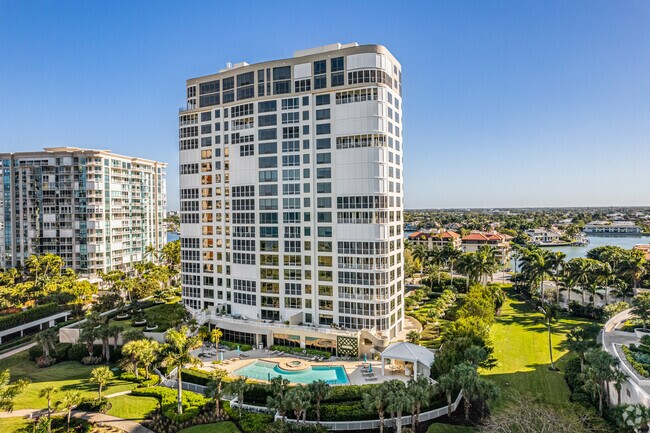 Rear of Building - Le Jardin at Park Shore