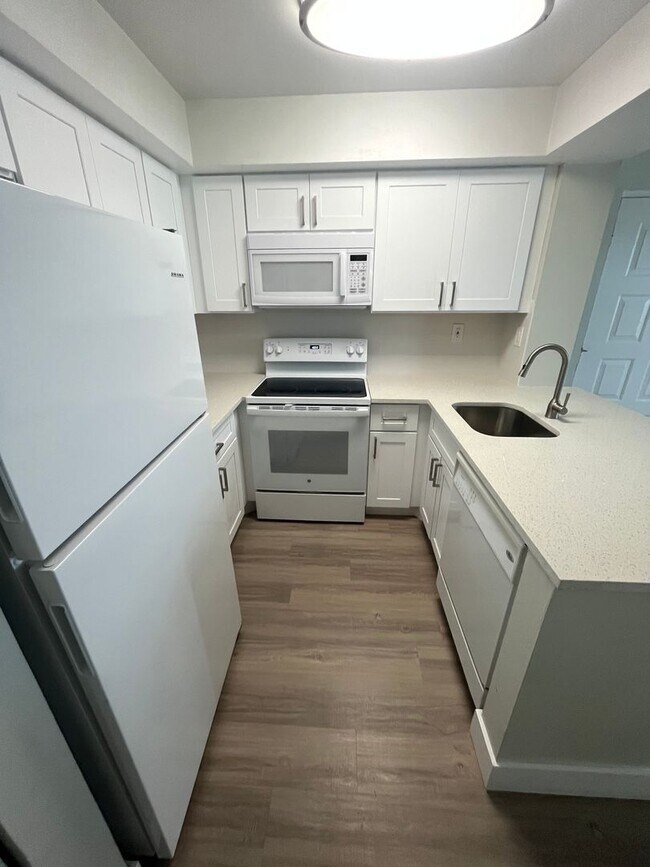 Foto del edificio - ONE BEDROOM ONE BATHROOM !! Waterfront Community