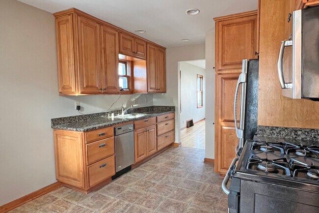 Kitchen - granite counters and stainless dishwasher - 2201 S 73rd St