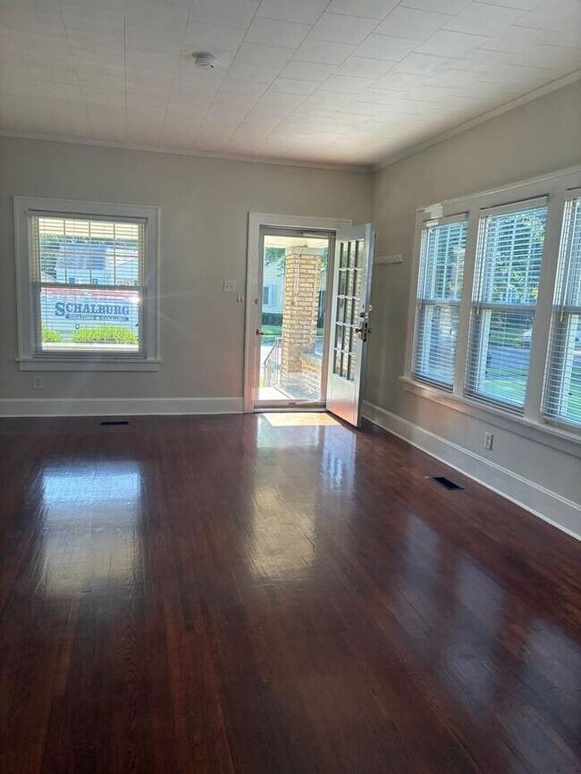 Building Photo - Charming North Side 2 Bedroom Home Near ISU Memorial Stadium!