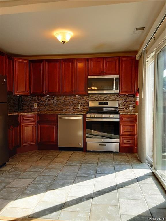 Foto del edificio - 3410 Whispering Hills Dr