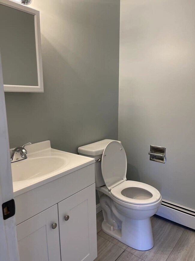 Foto del edificio - 2134 Warwick Ave