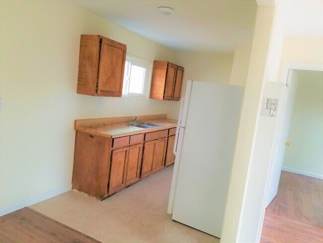Building Photo - Cozy 1 Bed, 1 Bath Unit in Duplex - Water/...