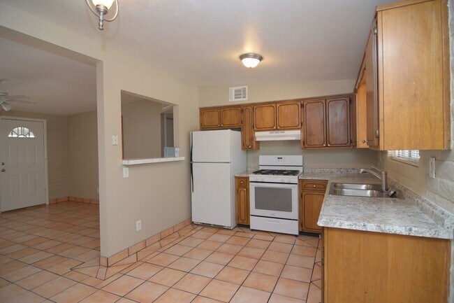 Foto del edificio - Charming 2 Bedroom 1 Bath Home! Great South Tucson Location!