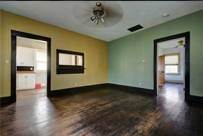 Building Photo - 2 bed 1 bath 792 sqft