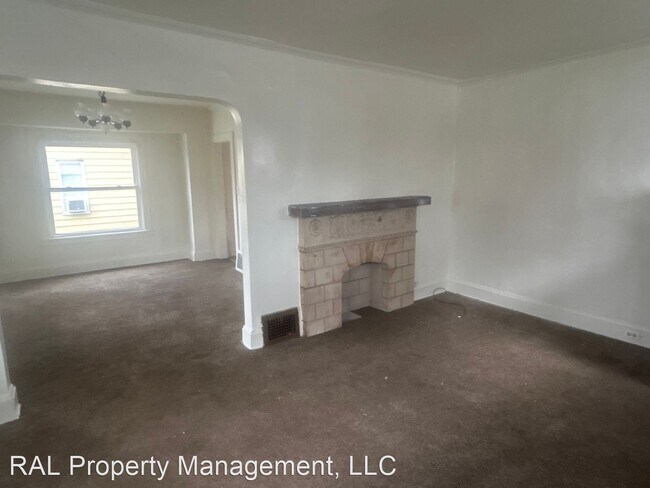 Building Photo - 3 br, 1 bath House - 1278 E 167th St
