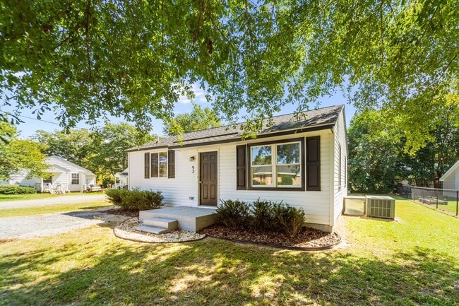 Building Photo - Updated 2 Bed 1 Bath in Coats - Pet Friendly!