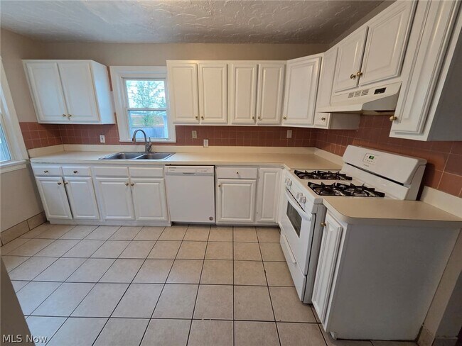 Foto del edificio - 4021 Bushnell Rd