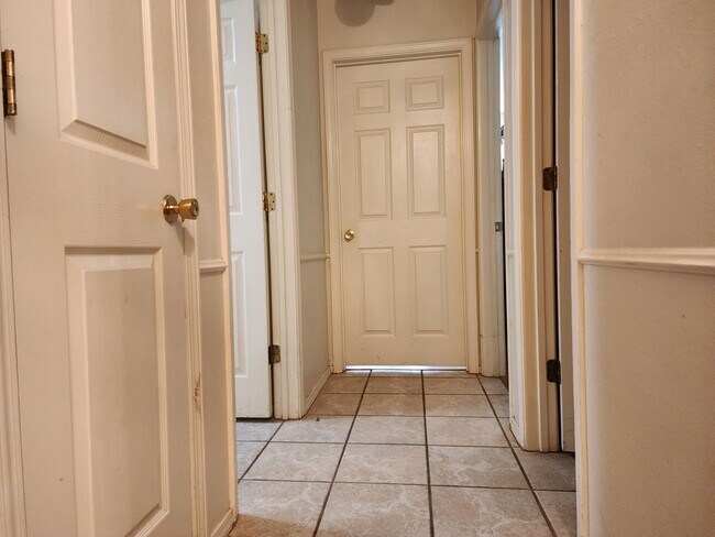 Foto del edificio - 3 bed 2 bath ready for move in!