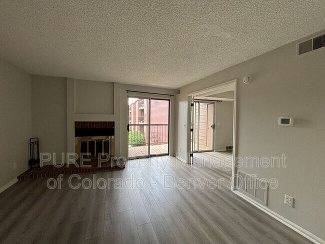 Foto del edificio - 4899 S Dudley St