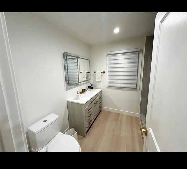 Foto del edificio - 15846 Rinaldi St
