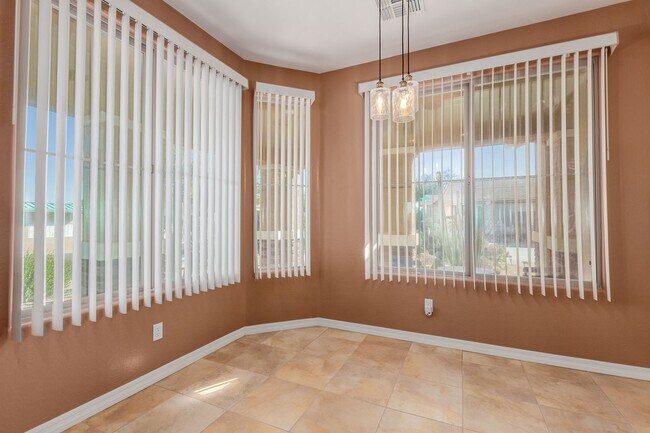 Foto del edificio - Gorgeous Property in 55+ Community